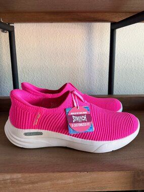 SKECHERS Slip-Ins Relaxed Fit Sneakers Stretch-Fit pink knit NWT 10 Hands-Free